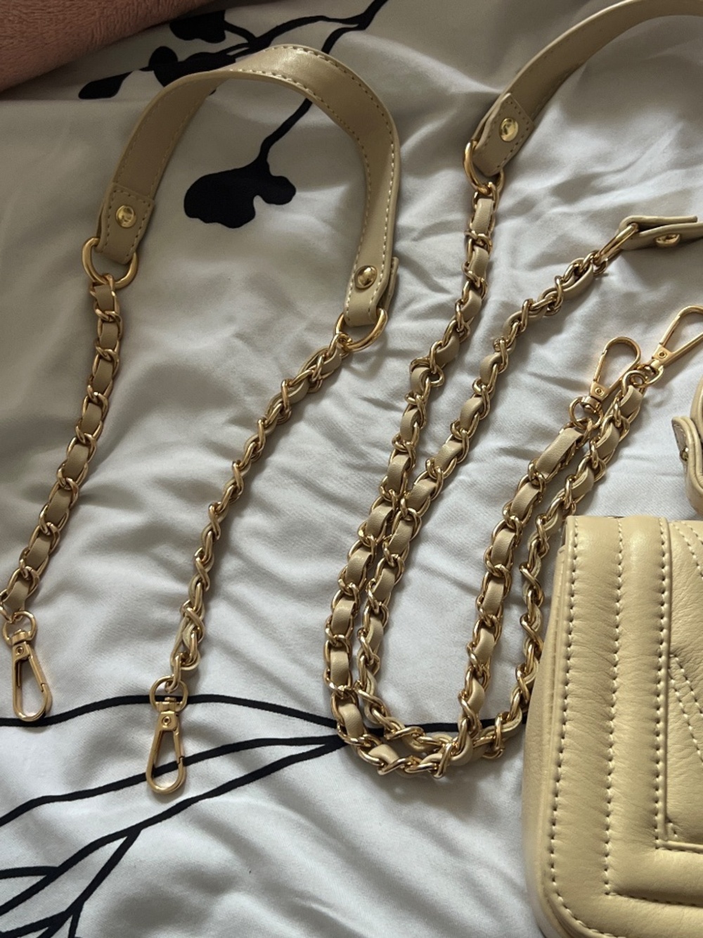 Valentino Cream Quilted Crossbody with Gold Chain and Logo - Picture 8 of 13